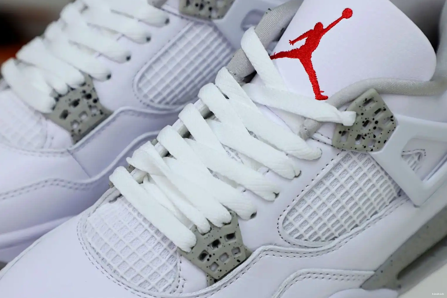 JORDAN RETRO 'WHITE OREO' Kimikick 4 AIR 0522